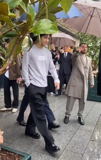 sweet eunwoo.. 220928 ASTRO 아스트로 #ChaEunWoo | #차은우 | #チャウヌ | #车银优 | #ชาอึนวู | #이동민 | #로하수호 | #아스트로 | #ASTRO | Cha Eun Woo 차은우 Daily