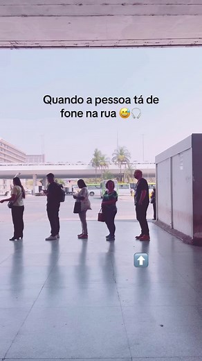 Pessoa Pagando Mico na Rua - Registro Enviado pela Seguidora Rafaela Borges