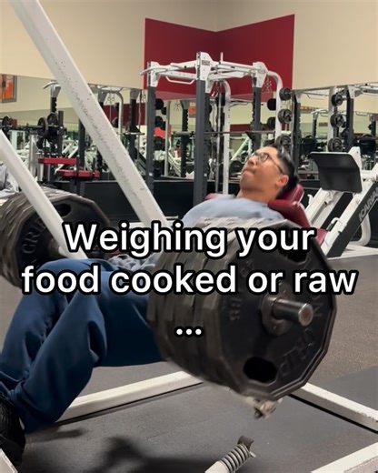 𝐌𝐀𝐑𝐂 𝐂𝐑𝐔𝐙 | 𝐅𝐈𝐓𝐍𝐄𝐒𝐒 𝐂𝐎𝐀𝐂𝐇 🇵🇭 on Instagram: "How you weigh out your food is not something I think should be stressed hard about. Choose something. Be uniform with it, then watch how results take place. I workout super early because I hate being around loads of people. I get 7 hours of sleep, and that’s fine. I use “Activity Tracker” to track my steps. My pronouns are Meat/Head. l eat a 250 calorie pack of Skittles before training. I use Ekkovision lifting straps. I get my cl