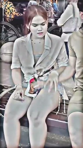 Prank With Random Girl #publicreaction #girlpranks #reaction