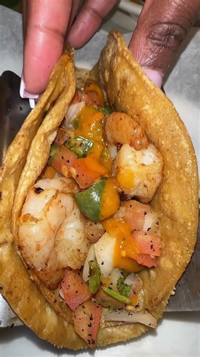 Shrimp taco up close and personal 🌮❤️