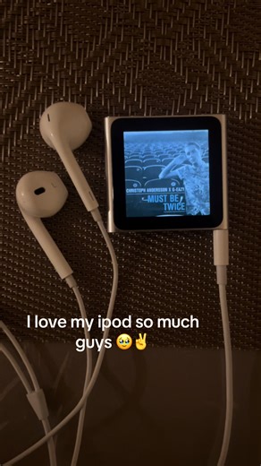 Nostalgic Love for My iPod: A Tribute to Old Tech