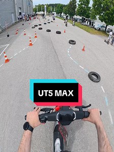 Der Navee UT5 Max vereint Power sowie Stadtfahrtauglichkeit mit der gemütlichen Federung. Mit dem 2400W starken Motor kommt er jeden Berg hoch #NaveeRider #Navee #UT5Max
