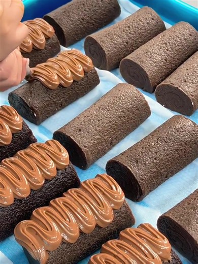 この小ささ、たまらん…！😭💖 めっちゃリアルでプニプニすぎる…！ 何回でも押したくなる、魔法の感触👆✨ #かわいい #癒し #にぎにぎ #スクイーズ