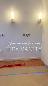 🛁 IKEA GODMORGON hacked ⚒️✨ @jennasuedesign worked wonders with the IKEA Godmorgon vanity, turning it into a custom oak vanity easily and affordably 🌟. This method was the cheapest, fastest, and simplest way to get a fancy built-in look. The parts came almost ready, just needing a few cuts to fit the space ✂️. She highly recommends this project for those new or already into DIY, aiming for a stylish look on a budget 🛠️. #DIYMagic #BudgetFriendly #MinimalistStyle #ikeahack #godmorgon ##godmorg