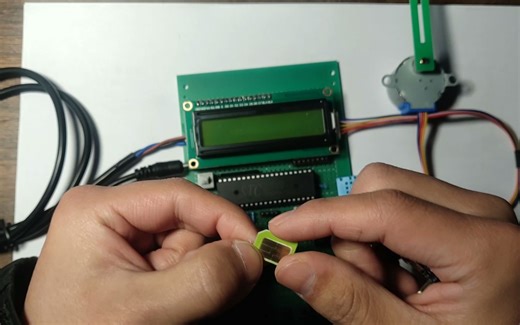 51单片机防窒息车窗DHT11温湿度SGP30二氧化碳浓度检测步进电机驱动+GSM远程发短信（020852ll）