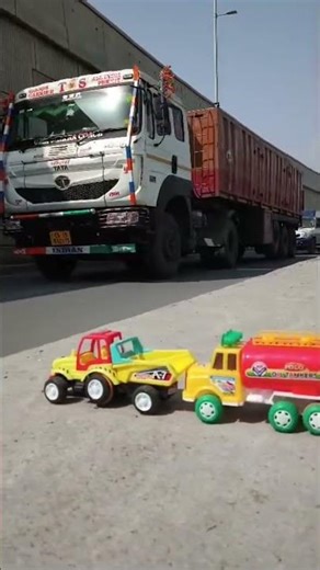 Remote control tractor vs tank unboxing