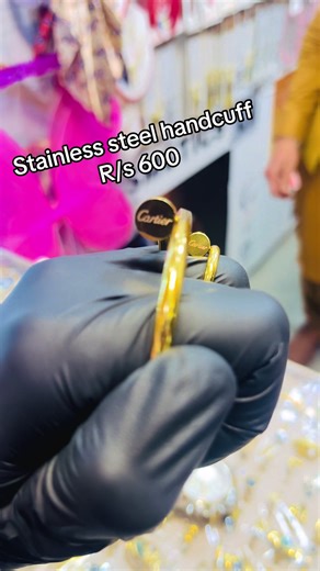 Stainless Steel Handcuff Bracelet - R/s 600