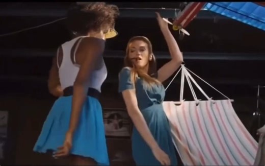 变化19：两男人变成看到的美女在房间里快乐