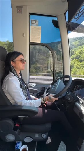 Aarush Aarush on Instagram: "Chicago ❤🇺🇸 the dream city winter drive ❄🥰 where the skyscrapers touch the sky and every corner tells a story ✨ 📍Wacker Dr Chicago IL 🇺🇸 ➡️ @aru_chicago . . . . #reelsinstagram #chicago #downtown #chicagodowntown #chicagophotographer"