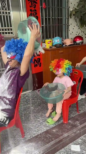 Flour Blindfold Relay Game, Happy Continuation (20) It's Really So Funny!