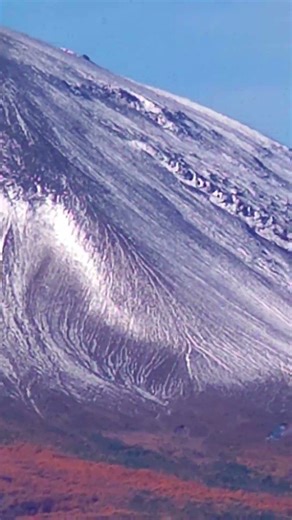 初冠雪の浅間山