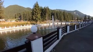 Beautiful Sunday ☀️⛲️🏞 #poianabrasov #hotpool #summer #romania #steamroom #spa #aurelius #aureliushotel #travelromania #tichetedevacanta #travelphotography #travel #instamood #mood #mondaymood #discoverromania #lake #view #mountains #postavaru #jacuzzi 🎥 @lucaiuli | Aurelius Imparatul Romanilor Hotel