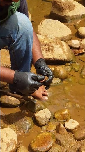 Is It Red Jaspillite? Inside This Striped Rock