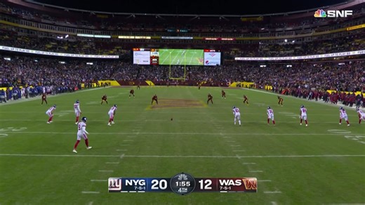 Antonio Gibson's 43-yard kickoff return gives Commanders excellent field position late in fourth quarter