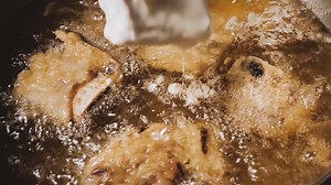 👉 좋아요 공유하면 식사권 증정 (~9/16까지, 1인 식사권 1명 / 친구 태그하면 당첨 확률 UP!) 지금, 절정의 맛! 가을 별미로 돌아온 계절밥상 소갈비튀김 드셔보셨어요? 고소한 마늘후레이크와 쫄깃한 소갈비튀김의 환상적인 만남! 올 가을, 계절밥상에서 마음껏 즐기세요 :) #지금_절정의맛 #계절밥상_가을풍미 #황금마늘_소갈비찜 #가을별미 | 계절밥상 Season's Table