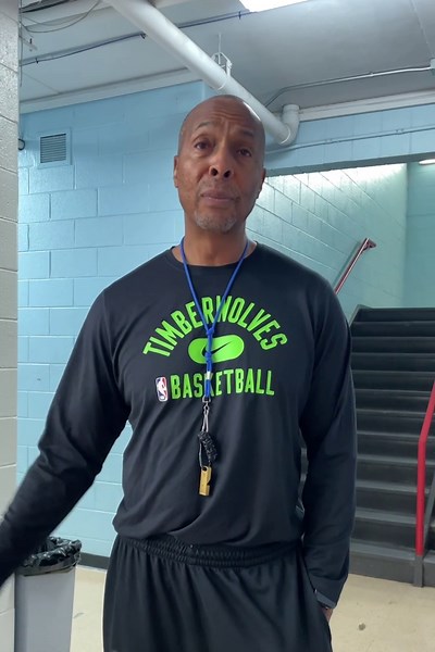 NBA assistant Elston Turner returns to Knoxville, hosting annual basketball camp for youth