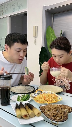 1.4M views · 10K reactions | Fantastic New Funny Video Husband and Wife Eating Food Challenge Mukbang 2023 | NT Pizza មានបោះដុំសំបក់ភីហ្សារ | Facebook