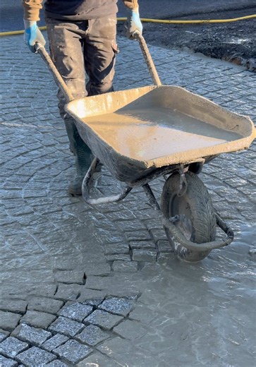 Preenchimento das Juntas🤩 #work #pave #granite #fyp #construction