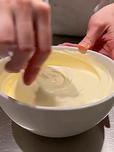 Keto Banana Pudding Cheesecake Fluff Ingredients: 16 oz heavy whipping cream 8 oz cream cheese 1 oz sugar-free banana pudding mix Whip everything together in a bowl until smooth and fluffy. Refrigerate for at least 2 hours to set. So easy, so creamy, and SO yummy! | Grandma’s recipes