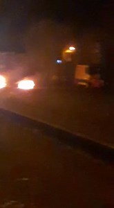 3.6K views · 124 reactions | [ U R G E N T ]▪️LA ROUTE DE SEBENIKORO UN PICK-UP DE LA POLICE SE RENVERSE ET LES MANIFESTANTS L'ONT BRÛLÉ | Mali Djigui | Facebook