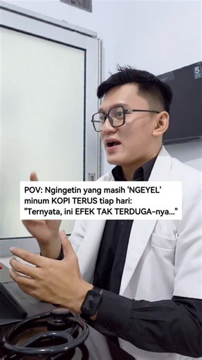 dr. Cecep Hermawan | Info Sehat Realistis on Instagram: "Masih merasa bersalah tiap nyeruput kopi? Tenang, nggak perlu berhenti. Seperti di video, kopi punya potensi besar melindungi organ hati dan memicu autophagy (pembersihan sel). ​Rahasianya ada di zat aktif Asam Klorogenat (Chlorogenic Acid), antioksidan kuat yang bekerja melindungi sel-sel tubuhmu. ​Tapi, manfaat canggih ini nggak akan keluar kalau minumnya sembarangan. Biar ngopimu makin "nampol", ini panduannya. ​💡 PANDUAN MINUM KOPI BI