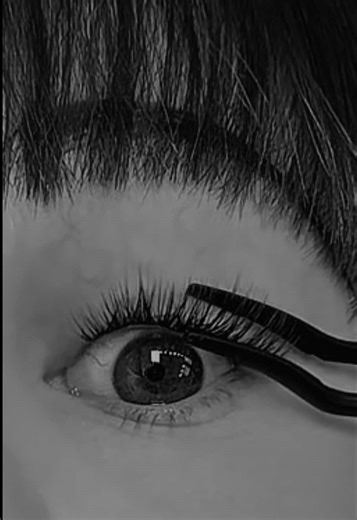 From bare to beautiful ✨ Watch this stunning transformation with our Classy DIY lash style. Custom Lashes makes salon results possible at home — join the Self Lash Club and see how easy confidence can be!