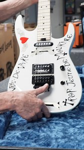 🎸 Check out this rare Charvel DeMartini Frenchie model at Bizarre Guitar Reno! 🇺🇸 Custom Shop build, maple neck, Floyd Rose tremolo, Seymour Duncan pickups—this 7.3 lb shred machine looks and plays incredible. 🔥 Comes with a case too! Want it? Call (775) 331-1001 and mention Stock #G05015 before it’s gone! #Charvel #DeMartiniFrenchie #CustomGuitar #BizarreGuitarReno #GuitarForSale #ShredReady #USAcustomshop | Bizarre Guitar