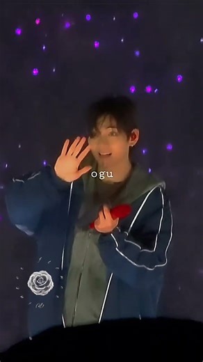 Тэхени спросил у Арми , оставить ли ему шапку😅и шапка улетела в зал 🤣