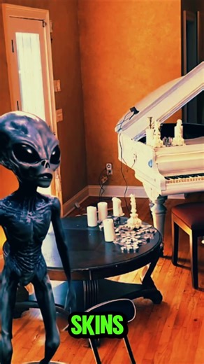 Alien Tries Drums at Jamie’s House #3iatlas