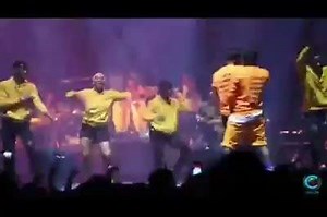 Ordinateur Zoropoto, Alaingo Officiel et Mishaa African Dancer, trois danseurs ivoiriens accompagnaient le groupe Toofan au concert anniversaire des 40 ans du groupe KASSAV' à Paris-La-Défense Arena. Félicitations pour le pari réussi 🔥💪! #kassav40ans #parisladefensearena #Tracefm225 | TRACE Côte d'Ivoire