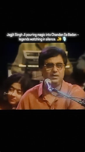 When Jagjit Singh Ji pours soul into Chandan Sa Badan, even legends sit in quiet awe. #IndianMusic #GhazalLegacy #JagjitSingh #TimelessVoices #MusicalMoments 🙏 Namaste to All Indian Classical Music Lovers 🎶 Indian classical music is a treasure of unparalleled beauty, deeply rooted in our culture and tradition. It is not just music it is an experience that touches the soul. This page was created to celebrate and promote the timeless art of Indian classical music ✨ 👉 Follow us here 📸 Instagram