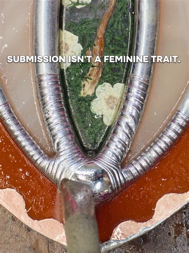 It's a soldering day in the studio! I'm a little behind on pre or de rs at the moment but I'll be catching up on them this week ✨️ I'm using a Hakko Fx888d soldering station with temp control set at 371°, Nokorode padte flux, & Amerway 60/40 solder ... #stainedglass #suncatcher #welding #soldering