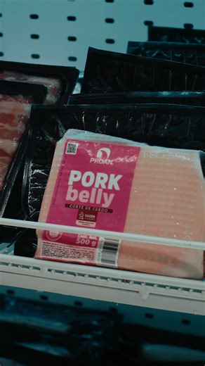 Hay un lugar, donde los mexicanos nos reunimos, donde compartimos grandes recuerdos: Donde si es necesario hacer “un campito”, ¡Lo hacemos!: la mesa 🍽️ No importa dónde te encuentres: En una carne asada, echándote unos tacos de adobada, o disfrutando unas carnitas. Si estás en tu casa, en un restaurante o en un puesto de tacos, hay algo que todo esto tiene en común, lo más sabroso de México: ¡La carne de cerdo! 🔥🐷 Por eso, en PROAN, te ofreceremos lo mejor de lo mejor y los más fresco de la c