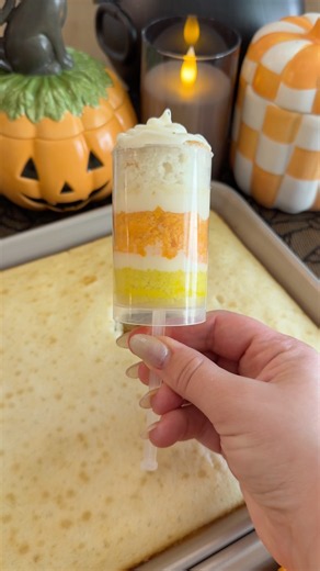 CANDY CORN CAKE POPS 🎃 #halloweentreats #cakepops #halloweenparty #halloweenrecipes