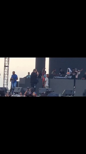 Live Concert Highlights with Engaging Musicians and DJs