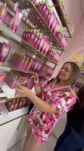 Encuentra lo que más te gusta en la nueva tienda Victoria’s Secret de Mallplaza Oeste. ✨ La moda y la belleza están en un solo lugar. 😎 ¿Cuál es tu infaltable de la tienda? 💖 #Mallplaza #MallplazaOeste #VictoriasSecret