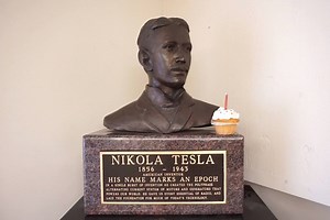 We celebrate the birth of pioneering scientist and inventor Nikola Tesla. Visitors to MIT's Barker Engineering Library are greeted by a bust of Tesla, given to the Libraries in 1997, who is known to dress up on occasion. Happy birthday, #NikolaTesla! Video: Addison Dlott/ MIT Libraries | Massachusetts Institute of Technology (MIT)