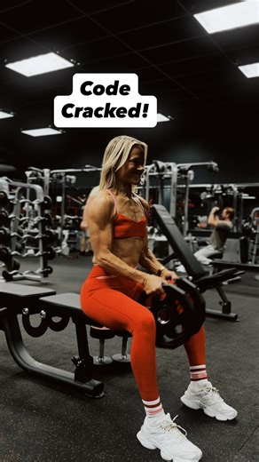 Alicia Erickson - The Midlife Maven on Instagram: "Comment CODE for my Sweet Treat dupe recipes and a Macros 101 guide! Lifting Walking 1-2 Sprint interval, training sessions per week, 10 minutes tops if you want! Nutrition dialed! You need to eat enough to put on muscle! 80% whole foods 20% flex Get a DEXA scan when you very first start and subsequently every six months or once a year so you can see your starting point and watch your progress rather than fixating on the scale! Side note: I rece