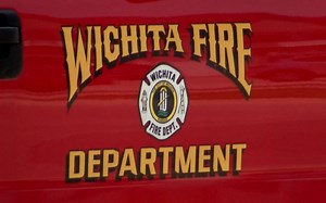 Building fire in central Wichita leaves one dead