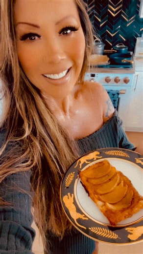 Sunnie☀️ side up or decadent dessert, this apple, peach & blueberry tart is your new fall obsession! 🍎🍑💙 Crispy, golden, naturally sweet, and so easy to make. Perfect with Greek yogurt or a scoop of ice cream. Which fruit combo would you try first? Save & share for your next fall baking adventure! #FitCooking #FitForFall #HealthyDessert #ProteinRichTreat #KianasKitchen #FallRecipes #DessertGoals #HealthyLifestyle #BakingWithKiana | Kiana Tom