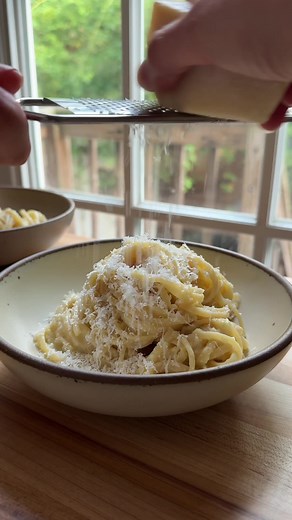 I had the best intentions for a salad but here we are 🌽 the full recipe is at: https://justinesnacks.com/corn-parmesan-pasta/ #pasta #dinnerideas #cornrecipes