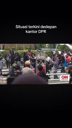 108K views · 2.2K reactions | Situasi terkini demo ricuh. Antara aparat dan mahasiswa berikut anak STM #demo | JO'han Rollingstones | Facebook