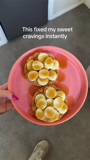 Sweet snack in under 2 minutes 👀 PB2 peanut butter on salted caramel rice cakes with banana & maple syrup 🍌 306 calories. Simple, quick, and actually hits the spot 🤤 #healthysnacks #quickrecipes #lowcalorie #sweettooth #foodtok