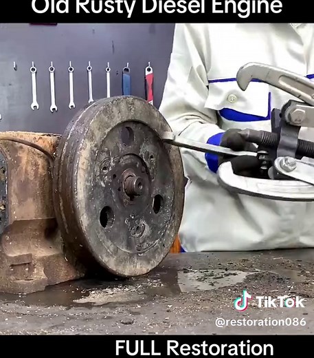 Full Restoration of an Old Rusty D4 Diesel Engine