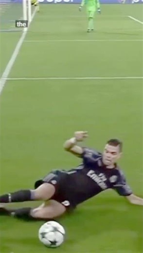 The Art of Defending: Positioning, Anticipation & Tactics Explained