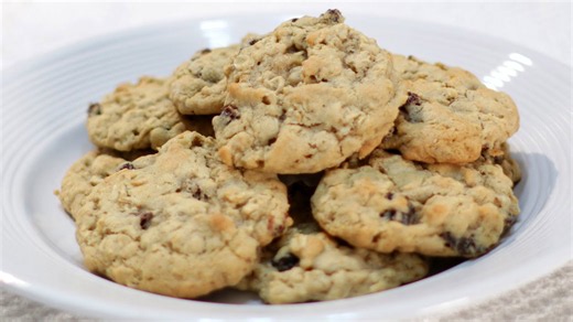 How to make oatmeal cookies - easy chewy oatmeal raisin cookie recipe