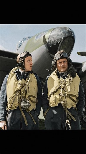 Wing Commander R. W. Reynolds, commanding officer of No. 139 Squadron RAF, talks with his navigator, Flight Lieutenant E. B. Sismore, in front of a de Havilland Mosquito Mk IV at Marham, Norfolk, 1943. #ww2 #aviation #military #pilot | Jets 'n' Props