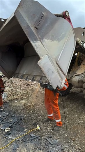 Volvo LH150 Arrow Head Edge Bucket Repair