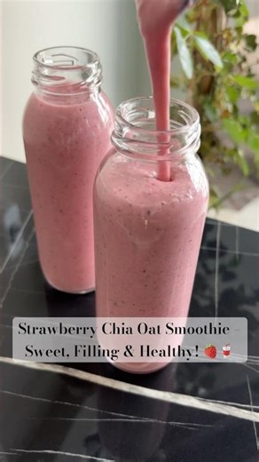 Strawberry Chia Oat Smoothie – Sweet, Filling & Healthy! 🍓🥤